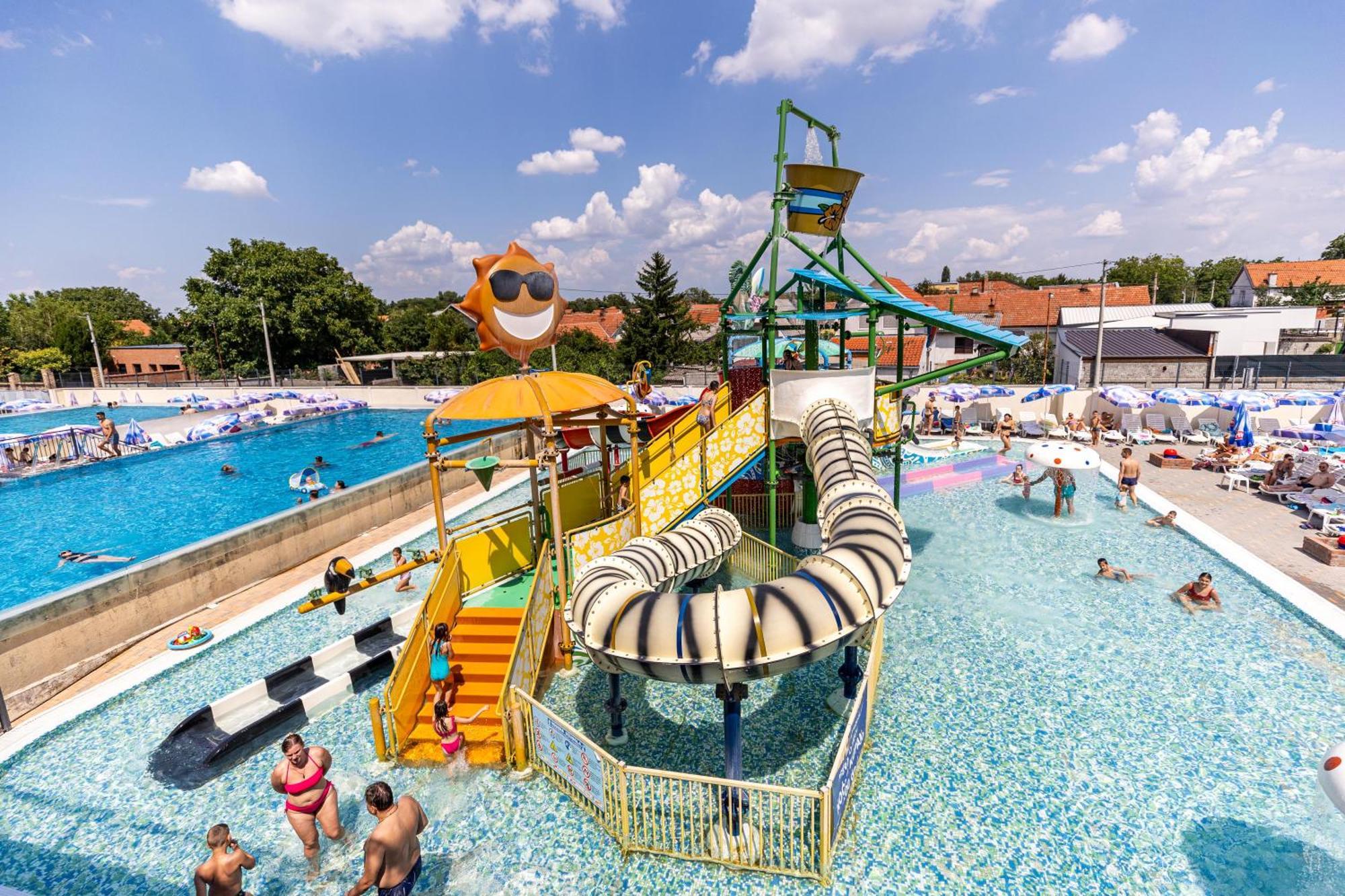Garni Hotel Hollywoodland Wellness & Aquapark Belgrade Exterior photo