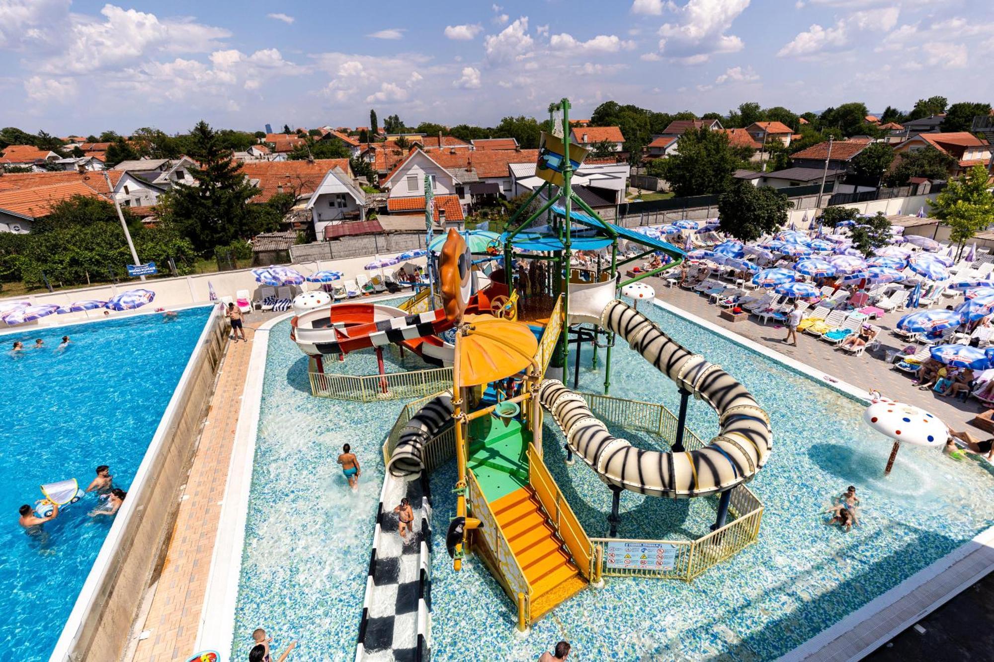 Garni Hotel Hollywoodland Wellness & Aquapark Belgrade Exterior photo