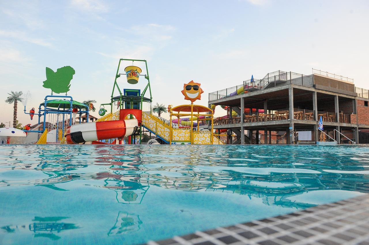 Garni Hotel Hollywoodland Wellness & Aquapark Belgrade Exterior photo