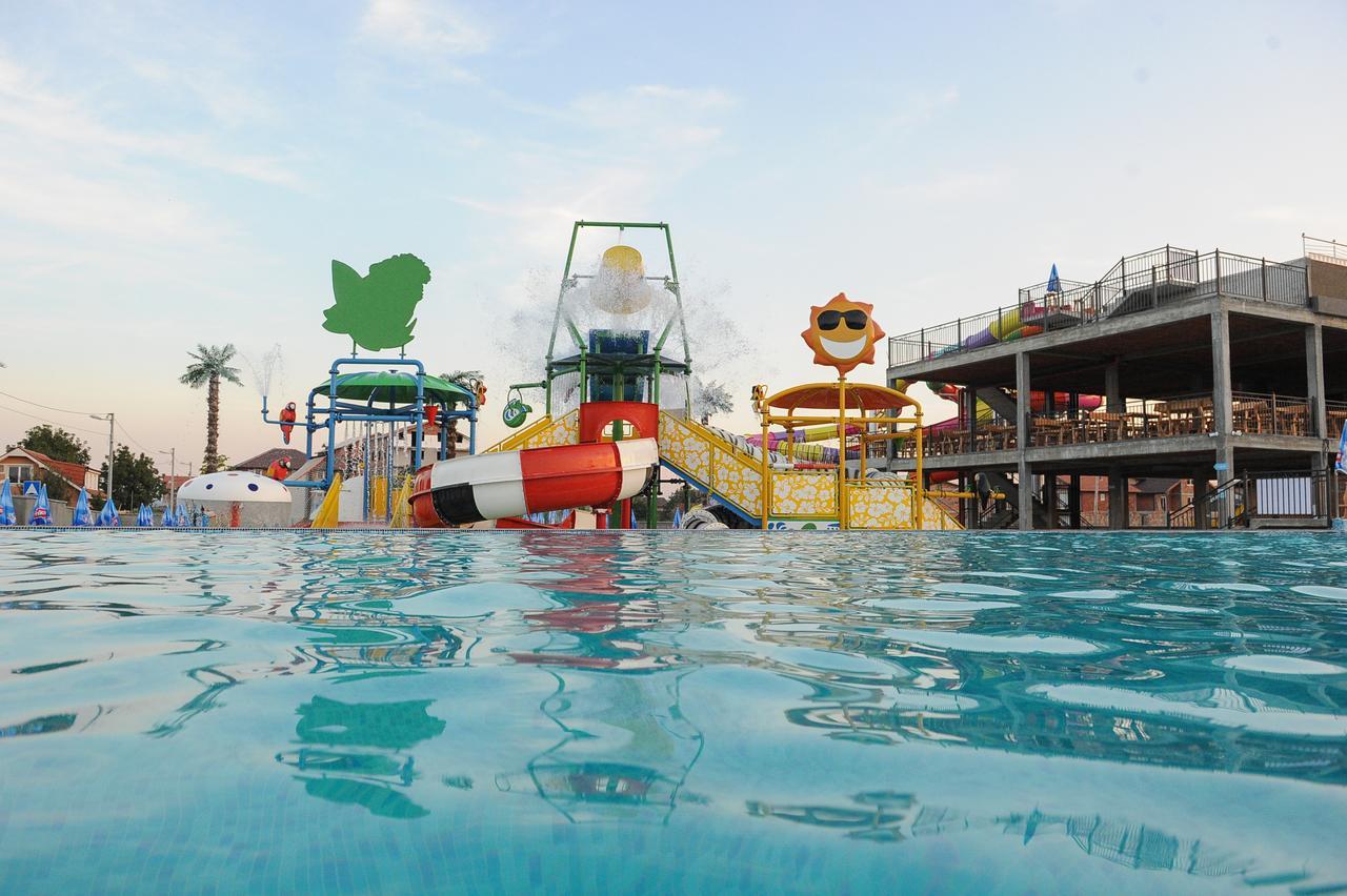 Garni Hotel Hollywoodland Wellness & Aquapark Belgrade Exterior photo