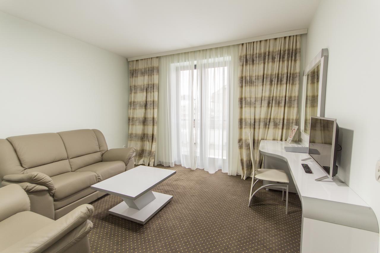 Garni Hotel Hollywoodland Wellness & Aquapark Belgrade Exterior photo